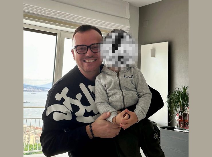 Gigi D'Alessio e suo figlio piccolo