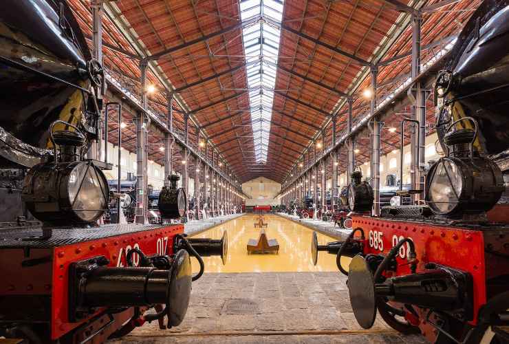 Il Museo Nazionale Ferroviario di Pietrarsa con le sue famose locomotive ottocentesche (Discover