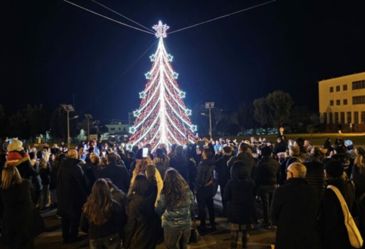 L'accensione dell'albero di Natale l'8 dicembre (ilgiornalelocale.it)