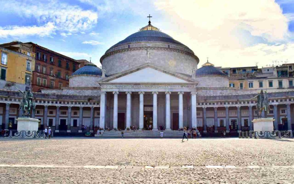 Una foto di Piazza del Plebiscito durante il giorno (Pixabay)