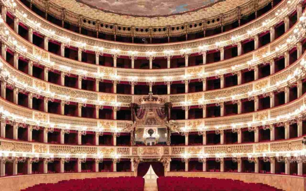 Una vista interna del Teatro San Carlo di Napoli (Teatro San Carlo)