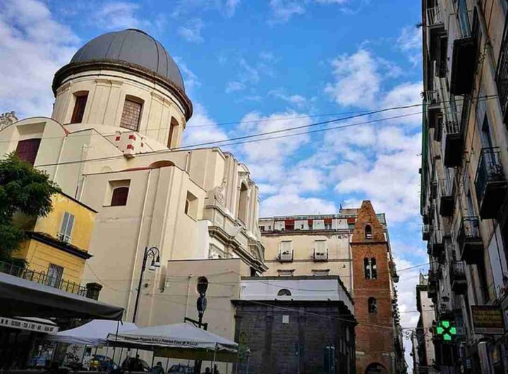 Uno scorcio sulla chiesa Santa Maria Maggiore alla Pietrasanta, a Napoli (Wikipedia Andrècruz23)