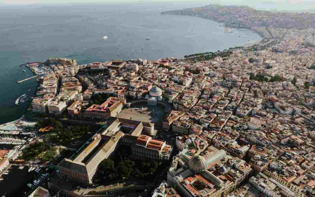 La città di Napoli dall'alto