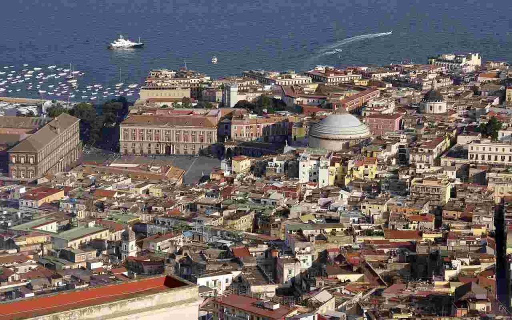 Illustrazione del centro storico di Napoli con Piazza del Plebiscito (Pixabay)