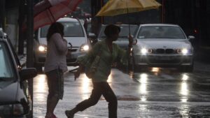 "Maltempo al nord con forti piogge e Sicilia sopra i 30°C per aria calda."